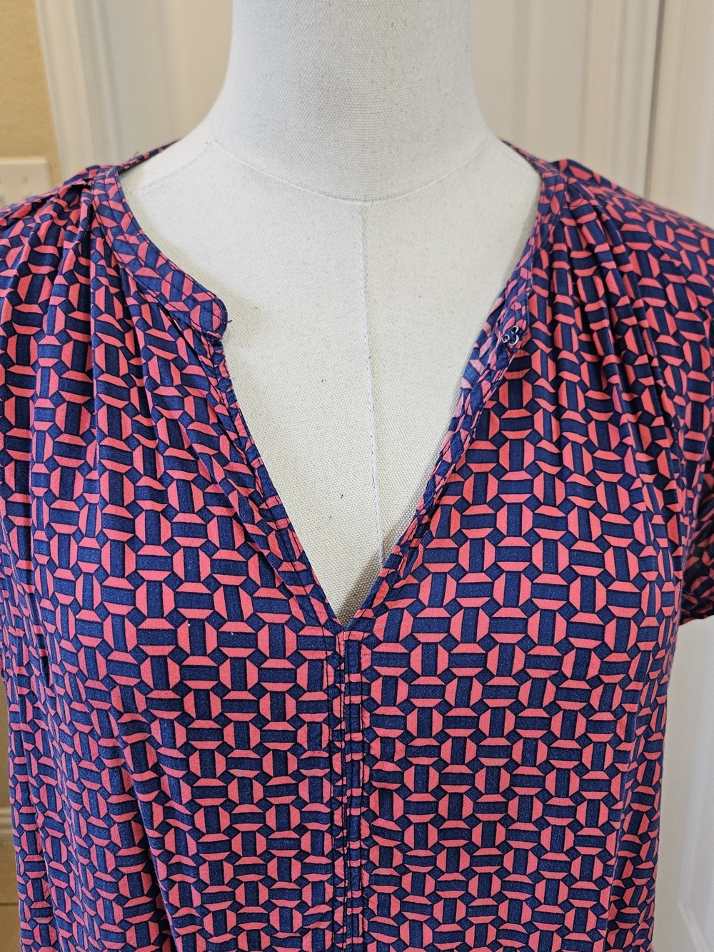 JCP Women’s Geometric Print Blouse – Size Large - Picture 4 of 11